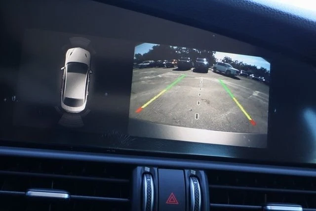 2019 Alfa Romeo Giulia - Image 13 of 19