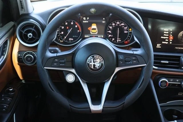 2019 Alfa Romeo Giulia - Image 10 of 19