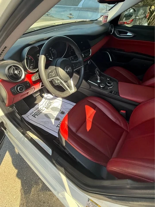 2019 Alfa Romeo Giulia - Image 5 of 13