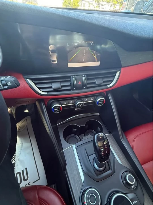 2019 Alfa Romeo Giulia - Image 8 of 13