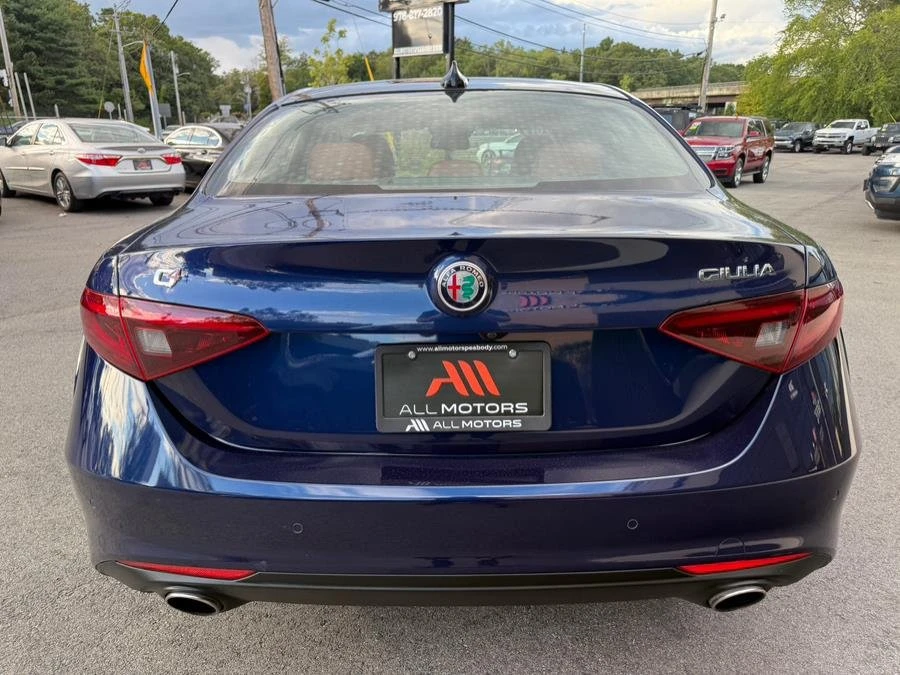 2019 Alfa Romeo Giulia - Image 17 of 18