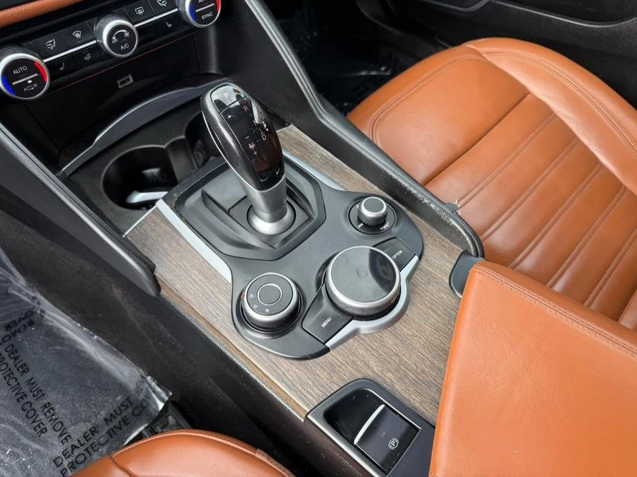 2019 Alfa Romeo Giulia - Image 10 of 18