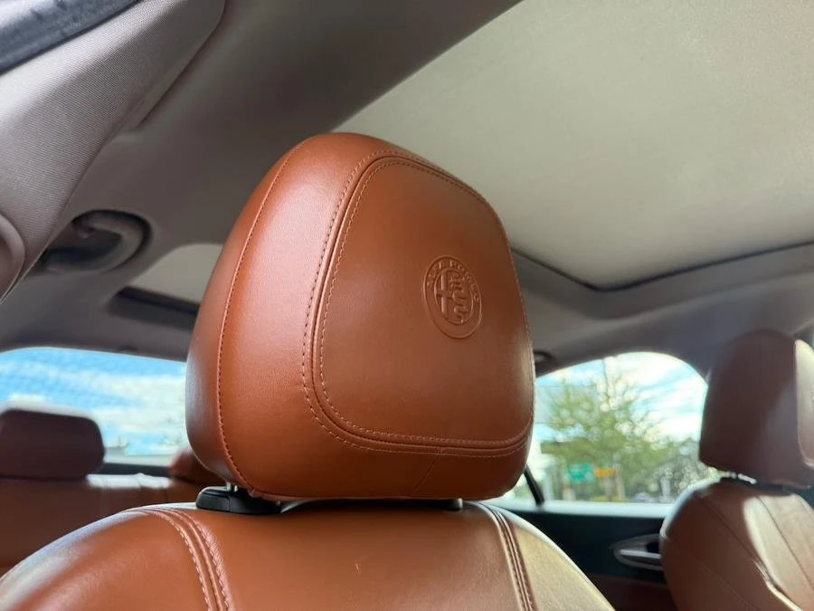 2019 Alfa Romeo Giulia - Image 12 of 18