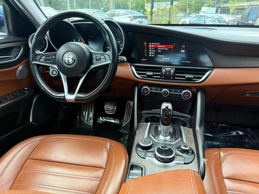 2019 Alfa Romeo Giulia - Image 5 of 18