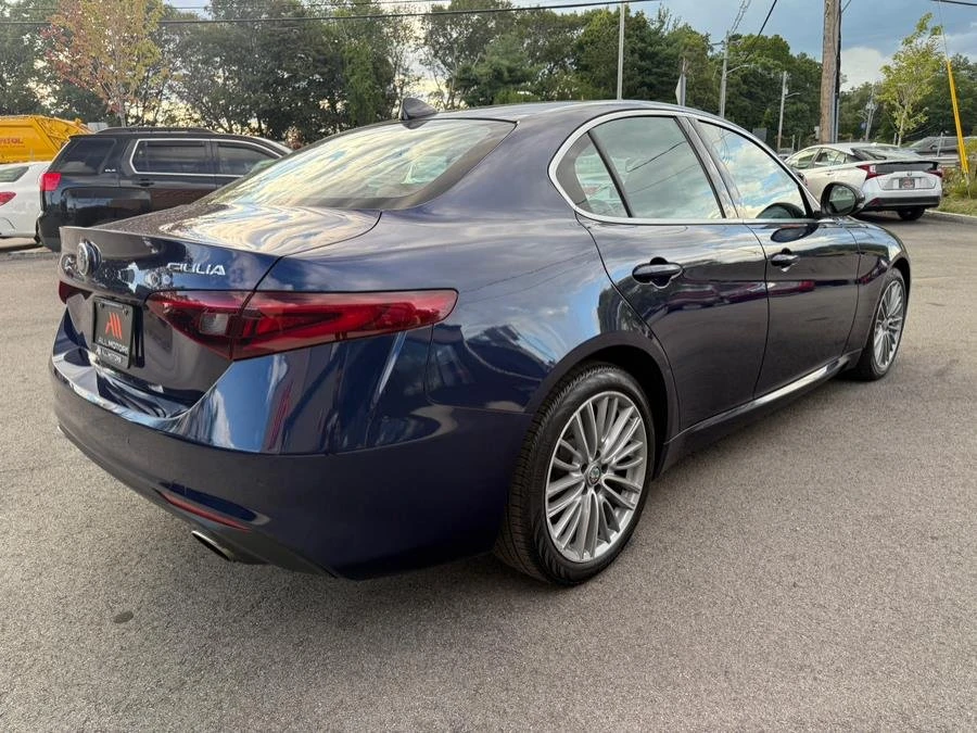 2019 Alfa Romeo Giulia - Image 18 of 18