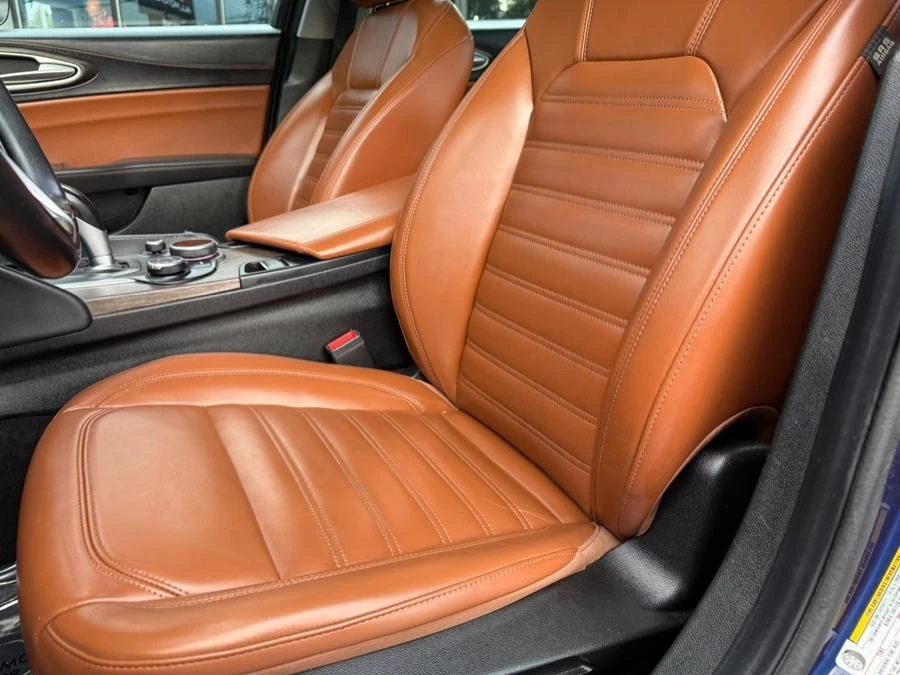 2019 Alfa Romeo Giulia - Image 14 of 18