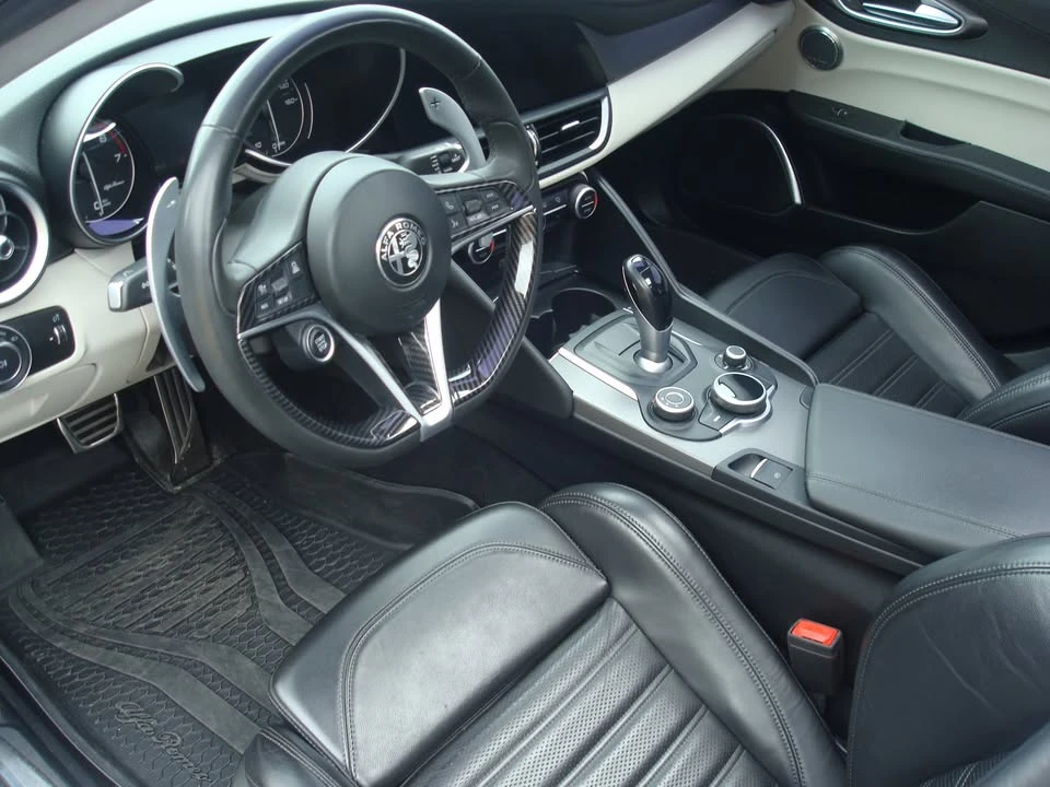 2019 Alfa Romeo Giulia - Image 5 of 7