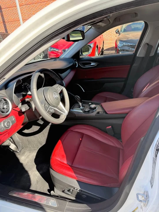 2019 Alfa Romeo Giulia - Image 8 of 13
