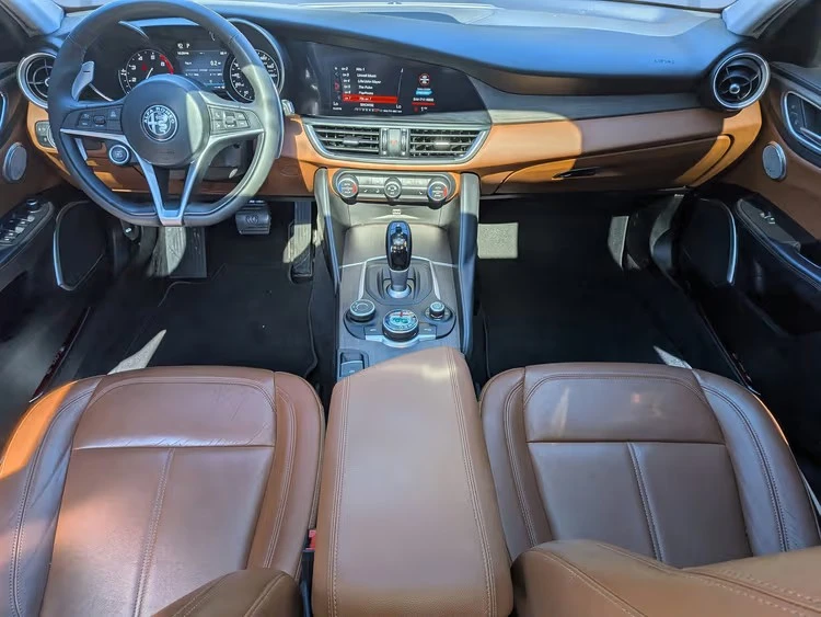 2019 Alfa Romeo Giulia - Image 7 of 12