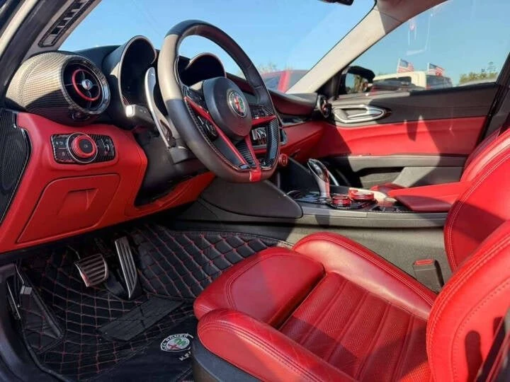 2019 Alfa Romeo Giulia - Image 15 of 20