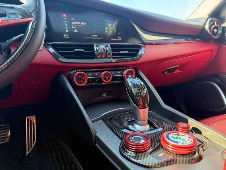 2019 Alfa Romeo Giulia - Image 10 of 20