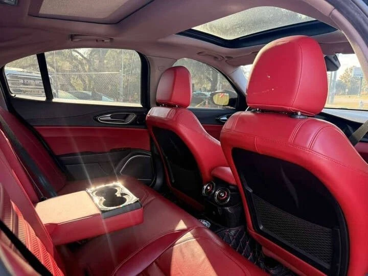 2019 Alfa Romeo Giulia - Image 13 of 20