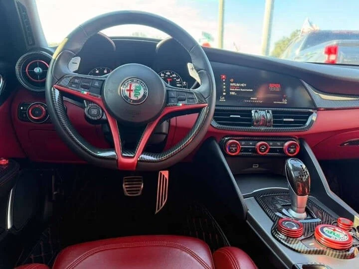 2019 Alfa Romeo Giulia - Image 11 of 20