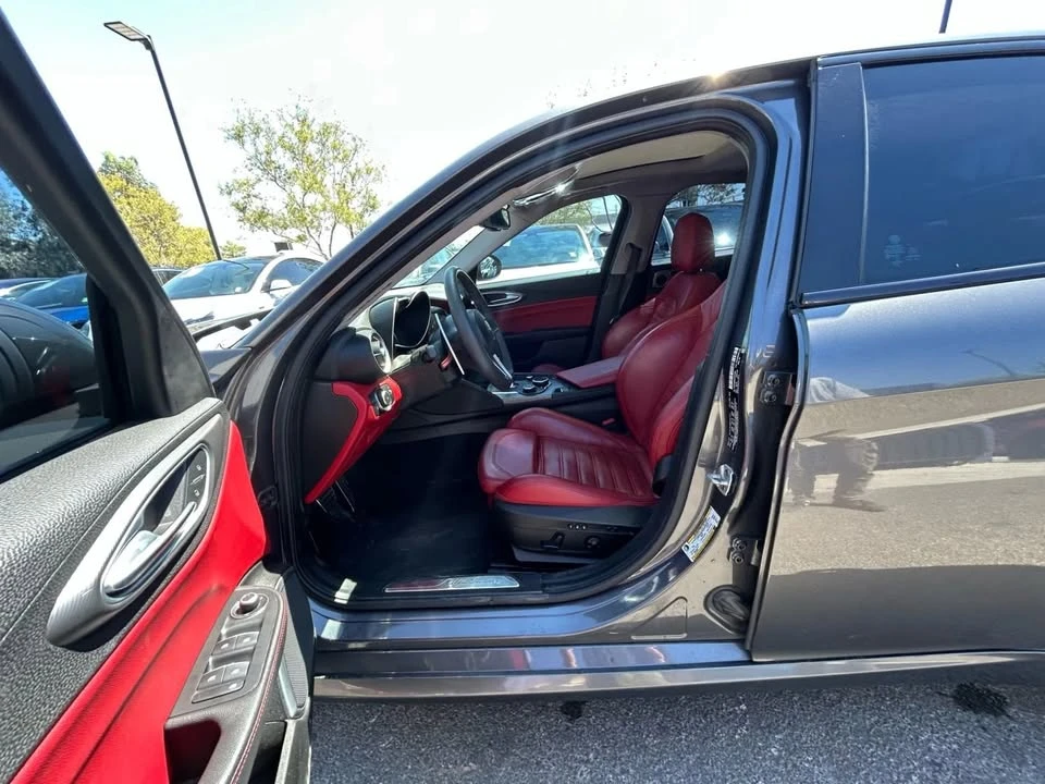 2019 Alfa Romeo Giulia - Image 8 of 19
