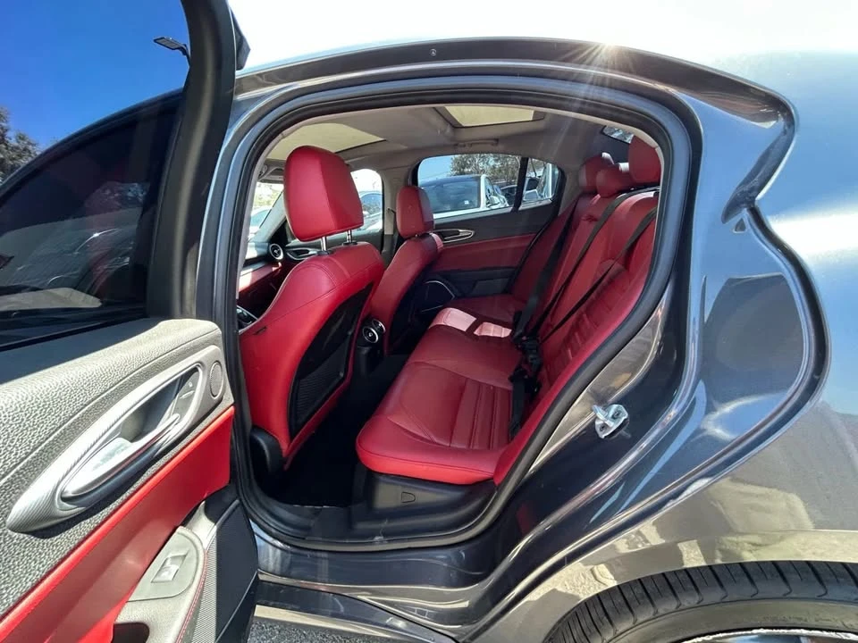 2019 Alfa Romeo Giulia - Image 10 of 19