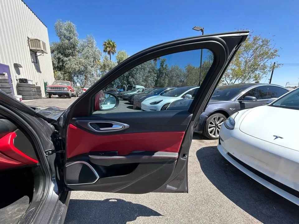 2019 Alfa Romeo Giulia - Image 11 of 19
