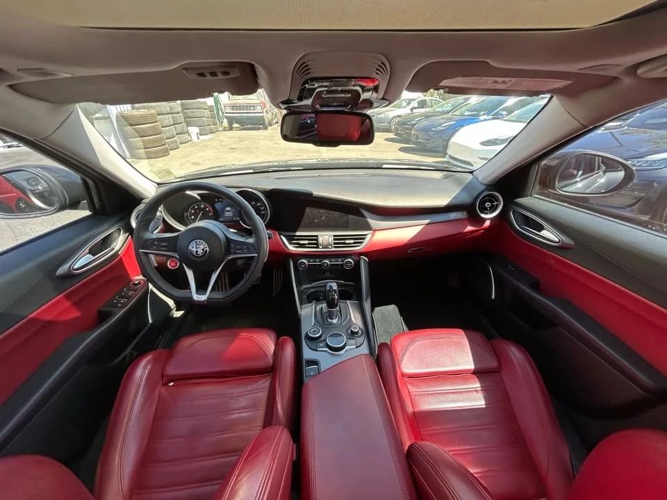 2019 Alfa Romeo Giulia - Image 16 of 19