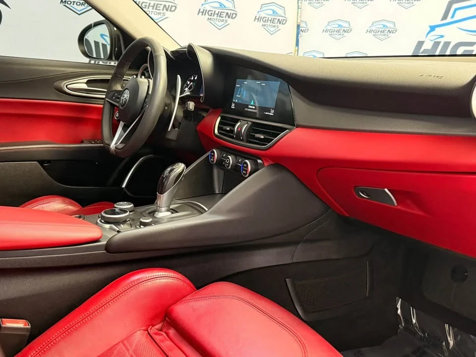 2019 Alfa Romeo Giulia - Image 9 of 16