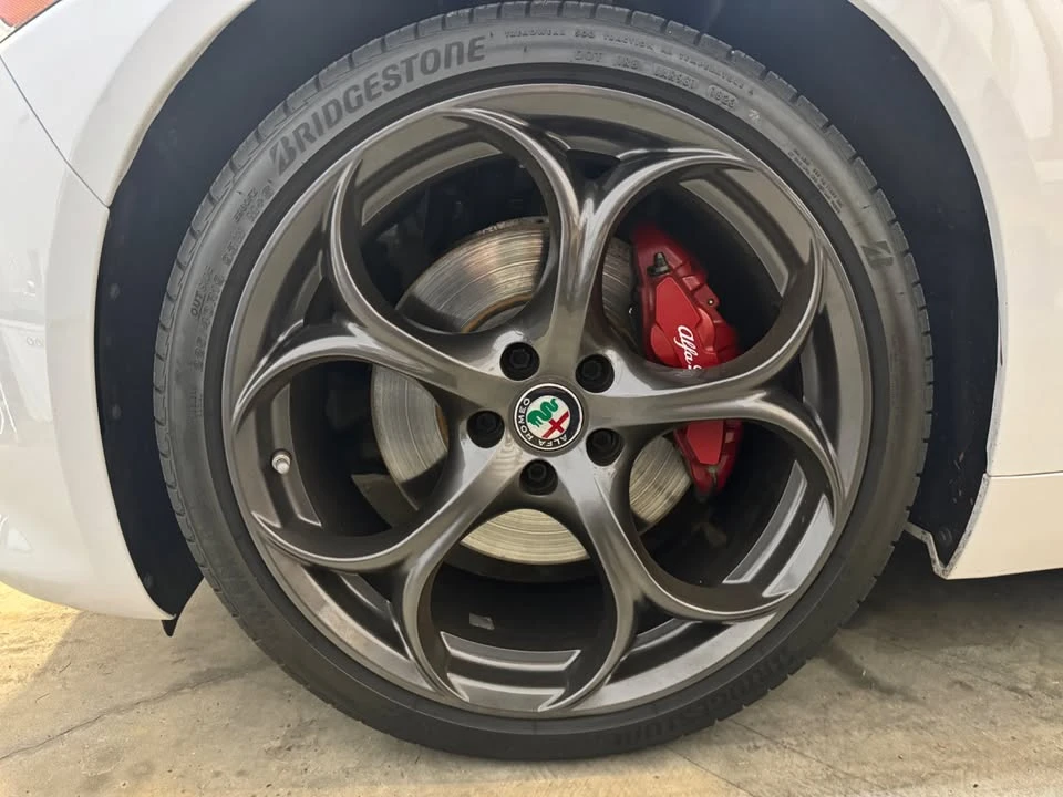 2019 Alfa Romeo Giulia - Image 15 of 18