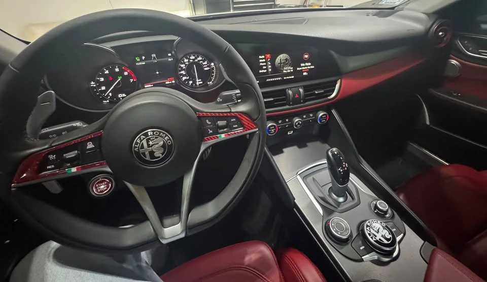 2019 Alfa Romeo Giulia - Image 11 of 18