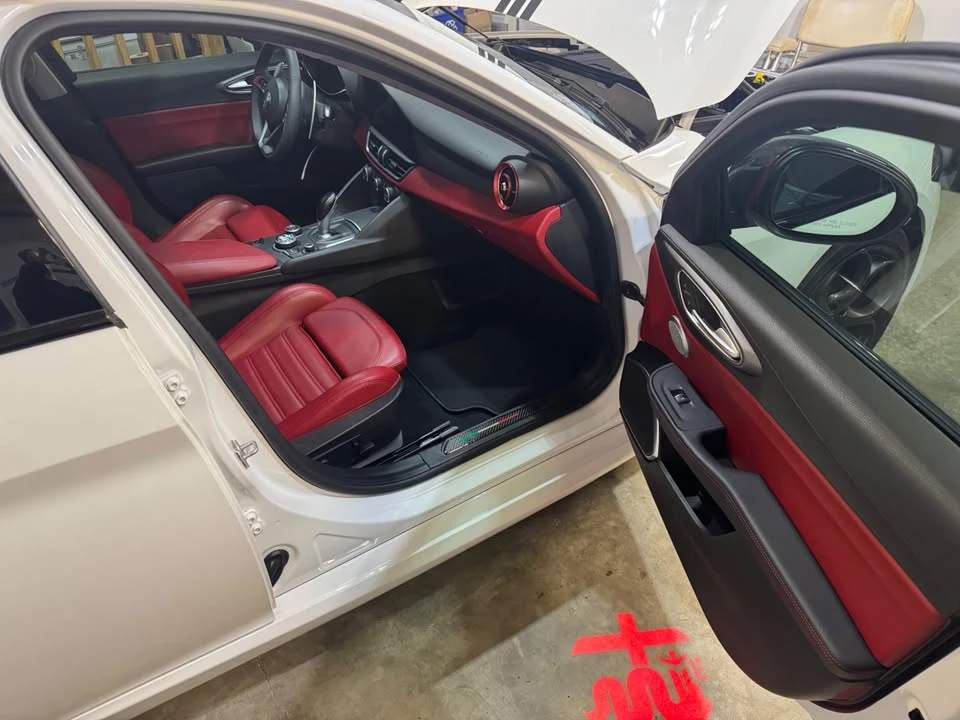 2019 Alfa Romeo Giulia - Image 10 of 18