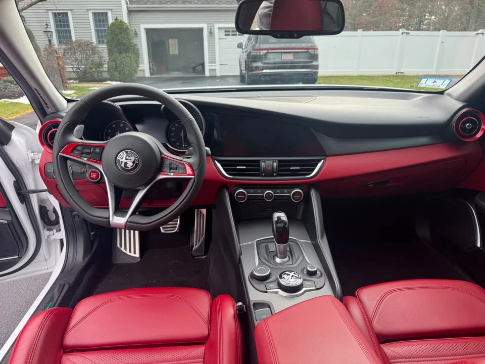 2019 Alfa Romeo Giulia - Image 8 of 18