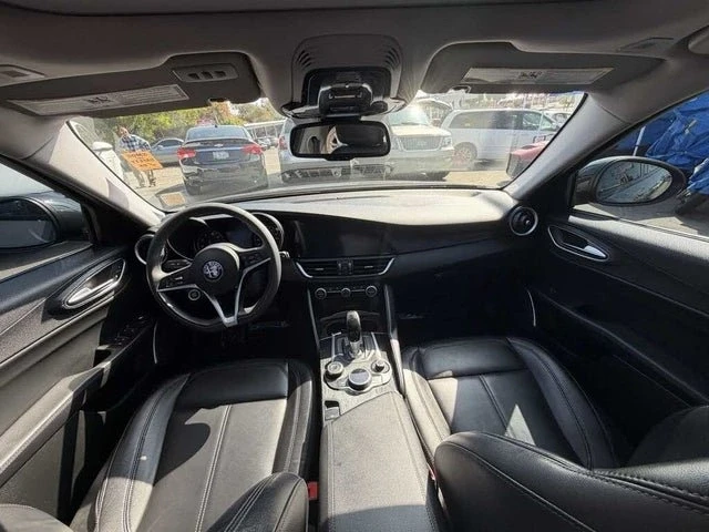 2019 Alfa Romeo Giulia - Image 13 of 17