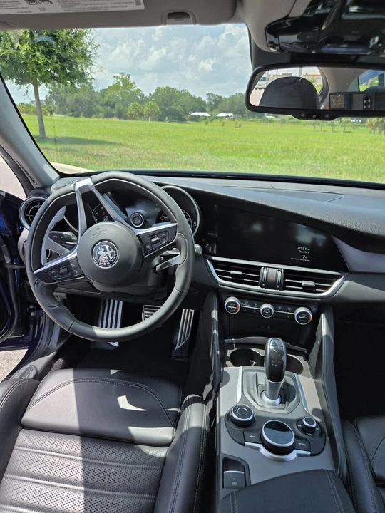 2019 Alfa Romeo Giulia - Image 14 of 20