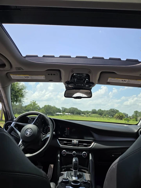 2019 Alfa Romeo Giulia - Image 16 of 20