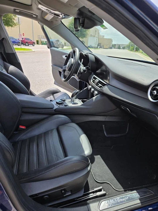 2019 Alfa Romeo Giulia - Image 13 of 20