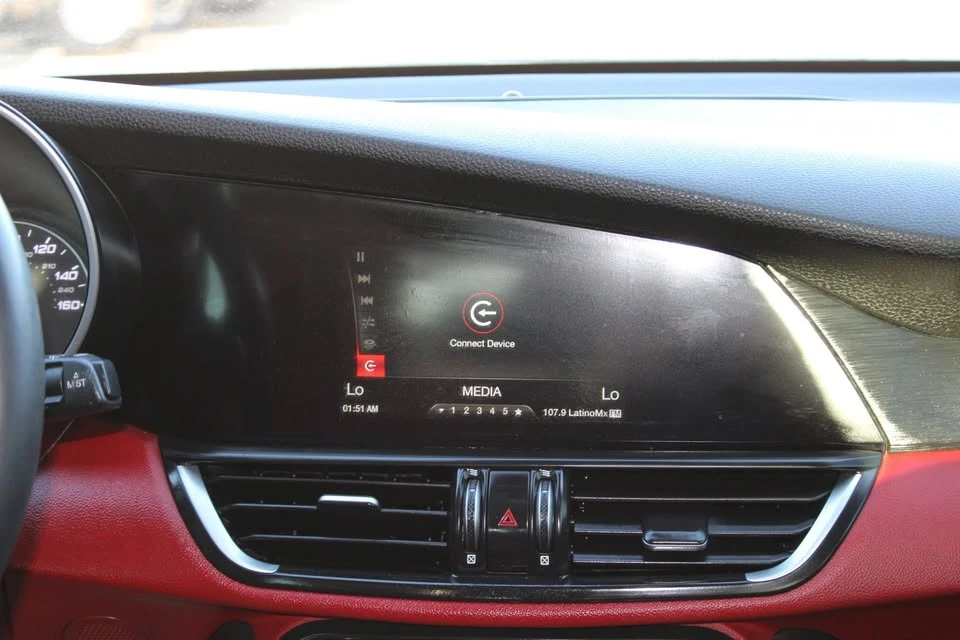 2019 Alfa Romeo Giulia - Image 12 of 20