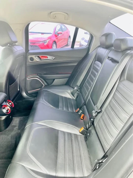 2019 Alfa Romeo Giulia - Image 4 of 5