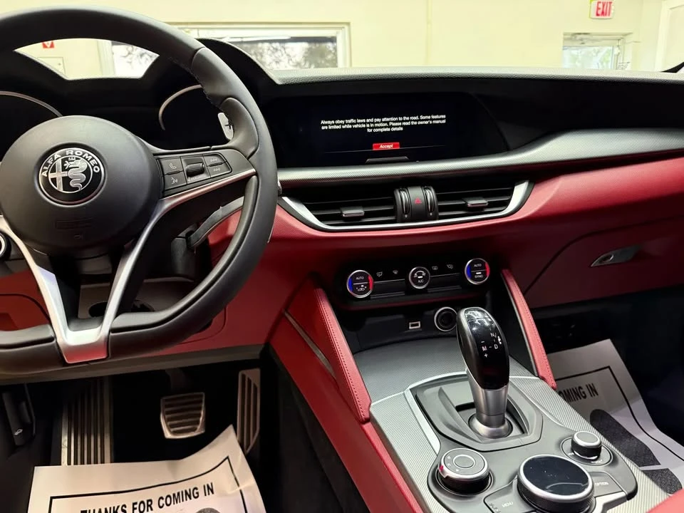2019 Alfa Romeo Stelvio - Image 9 of 20