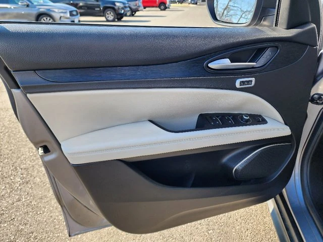 2019 Alfa Romeo Stelvio - Image 16 of 20