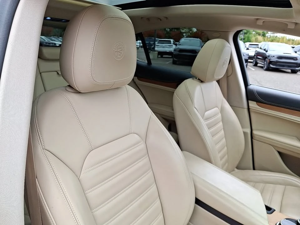 2019 Alfa Romeo Stelvio - Image 12 of 17