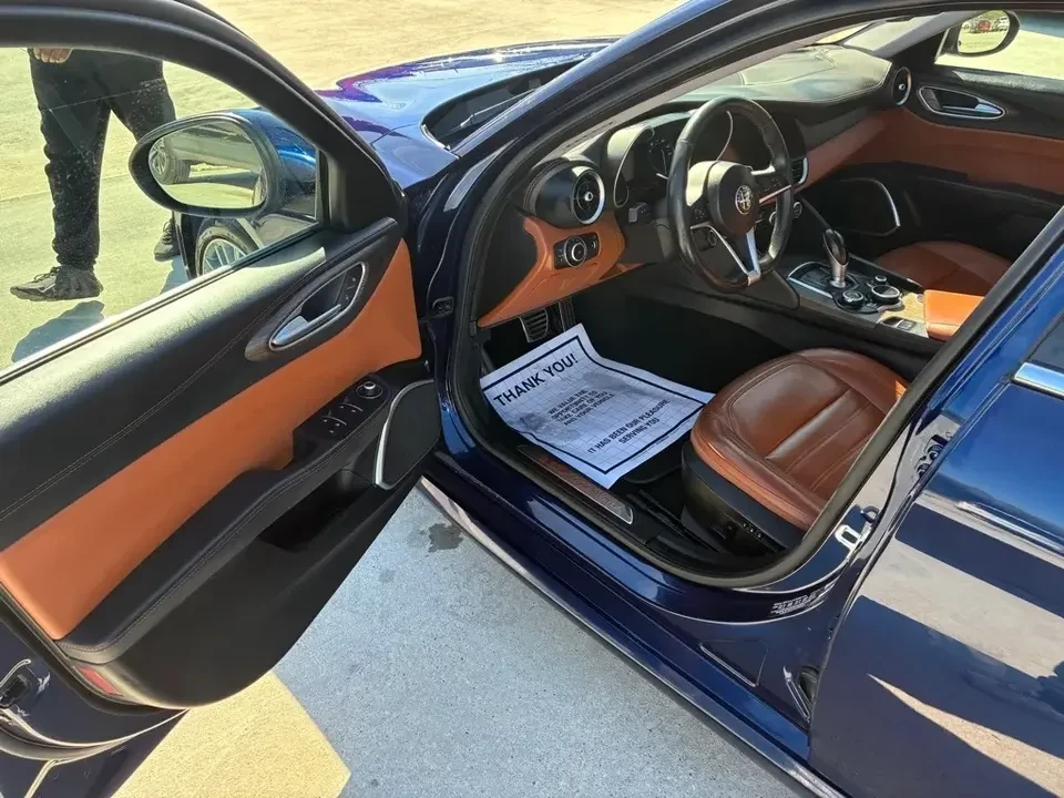 2019 Alfa Romeo Giulia - Image 8 of 17
