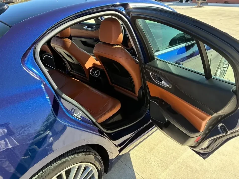 2019 Alfa Romeo Giulia - Image 14 of 17