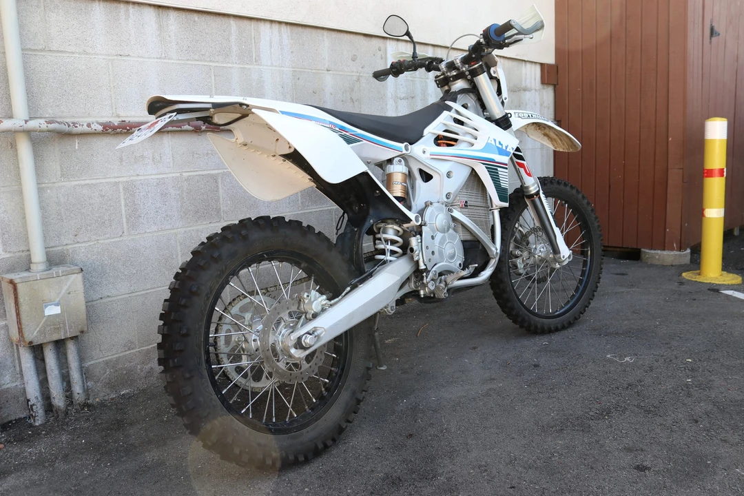 2019 - Image 6 of 31