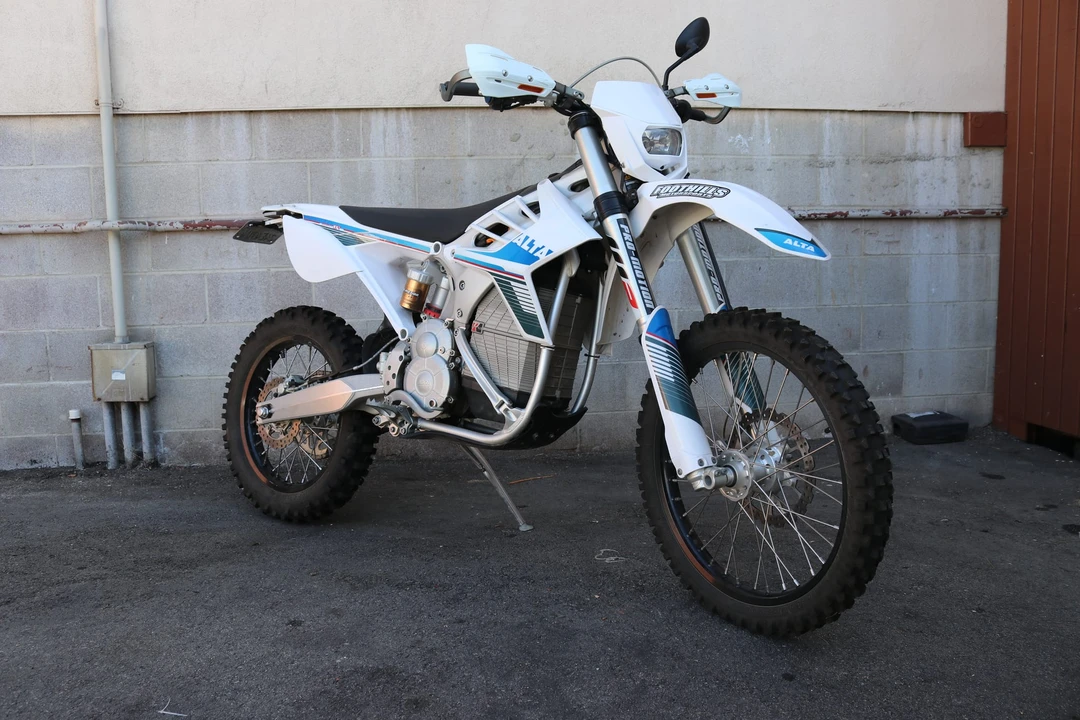 2019 - Image 2 of 31