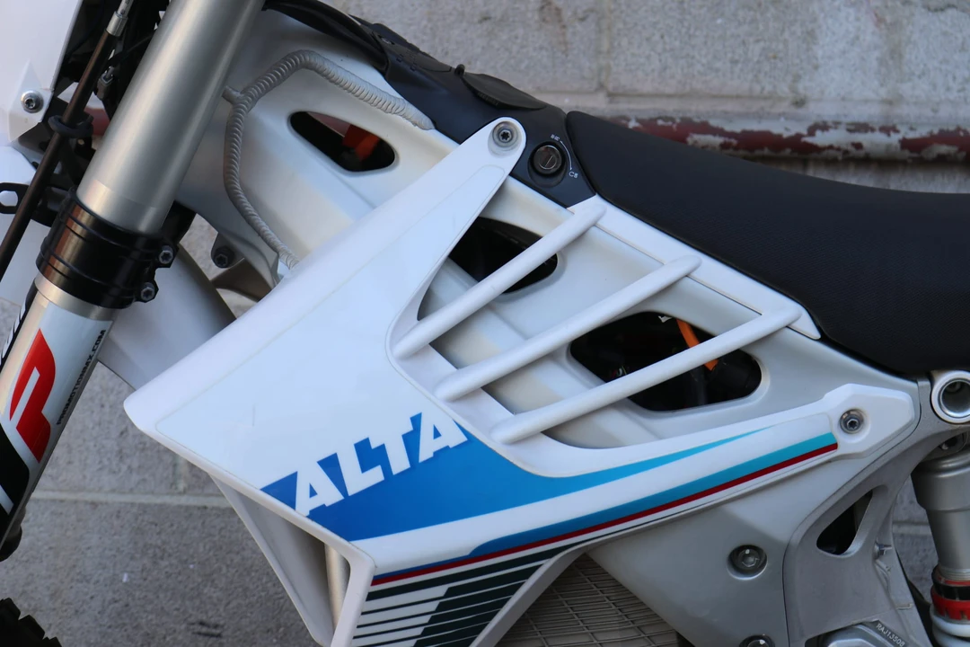 2019 - Image 13 of 31