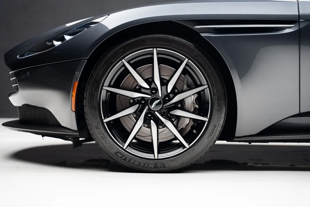 2019 Aston Martin DB11 - Image 19 of 31