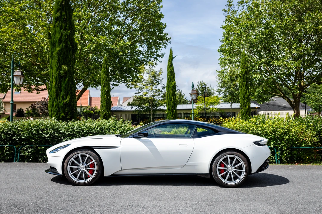 2019 Aston Martin DB11 AMR - Image 4 of 31