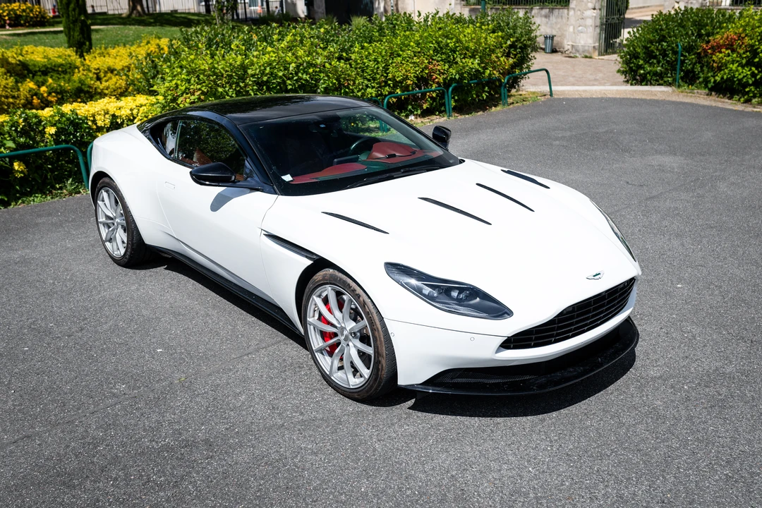 2019 Aston Martin DB11 AMR - Image 15 of 31