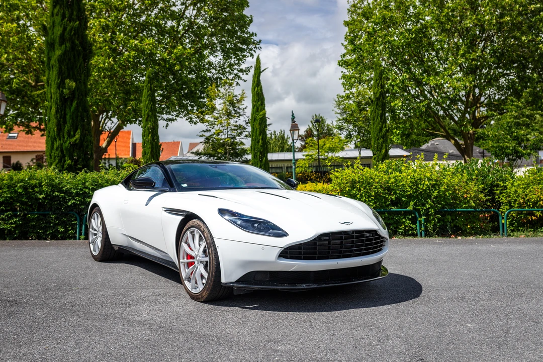 2019 Aston Martin DB11 AMR - Image 9 of 31