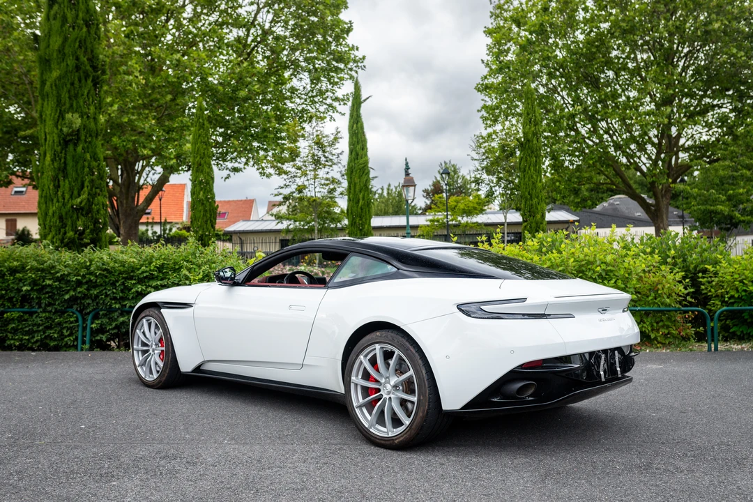 2019 Aston Martin DB11 AMR - Image 5 of 31