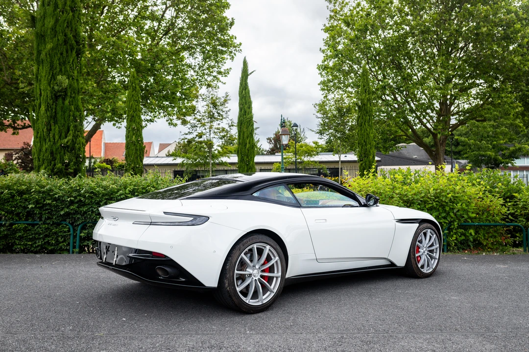 2019 Aston Martin DB11 AMR - Image 7 of 31