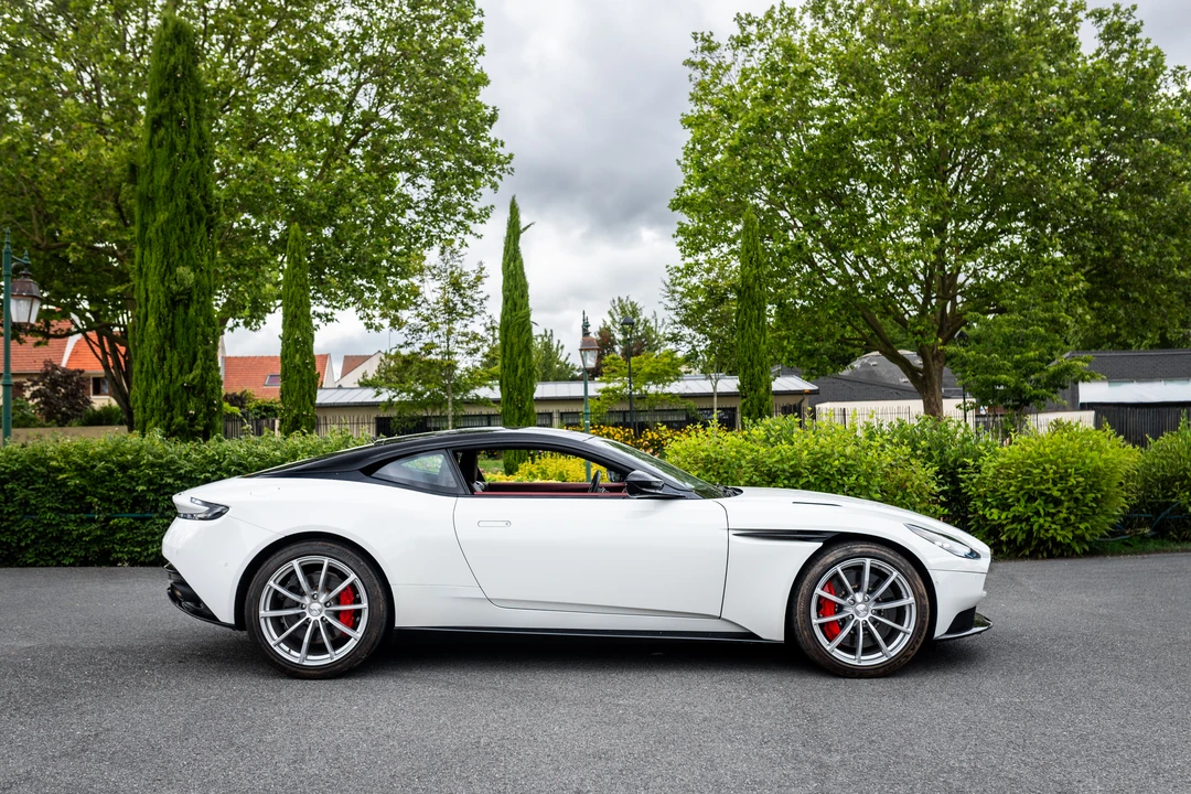 2019 Aston Martin DB11 AMR - Image 8 of 31