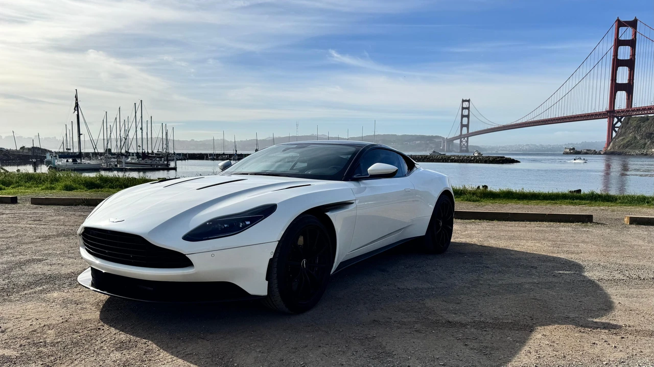 2019 Aston Martin DB11 AMR - Image 8 of 31