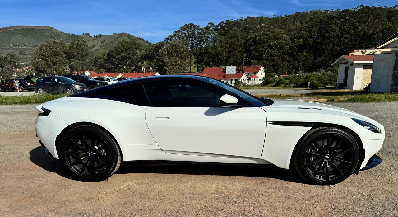 2019 Aston Martin DB11 AMR - Image 9 of 31