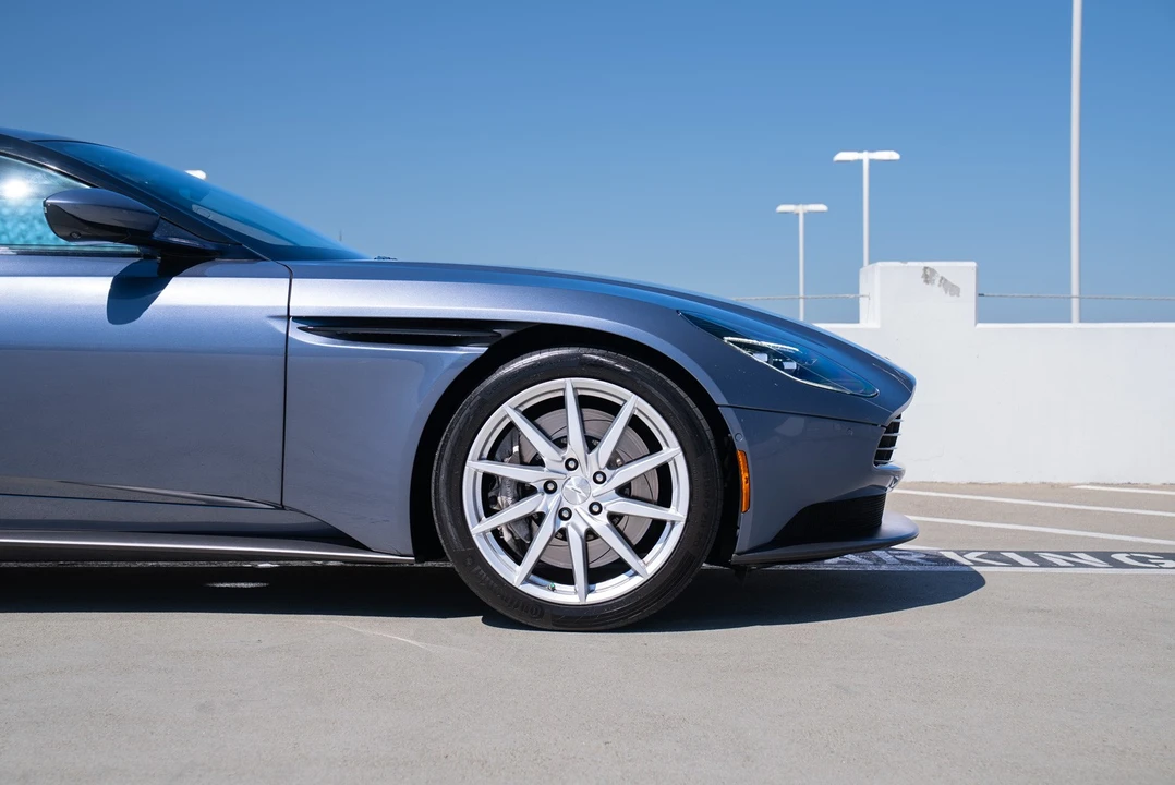 2019 Aston Martin DB11 - Image 23 of 31